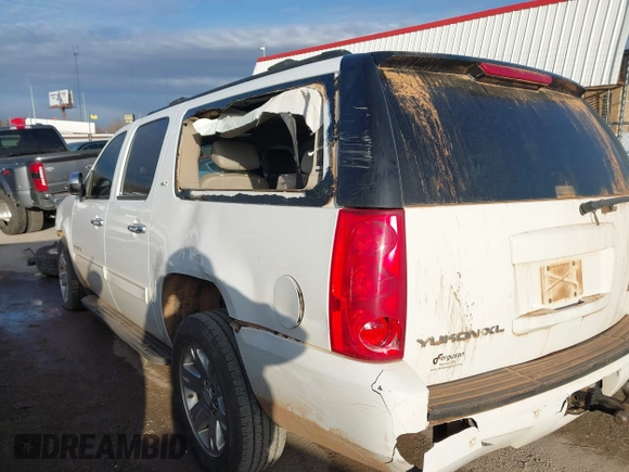 2009 GMC Yukon XL SLT w/4SB with VIN 1GKFC36J89R300675, listed as a IAAI auction lot 41301143 with 241,306 mi miles. Bid and sale history available at carsss.com. Image 3.