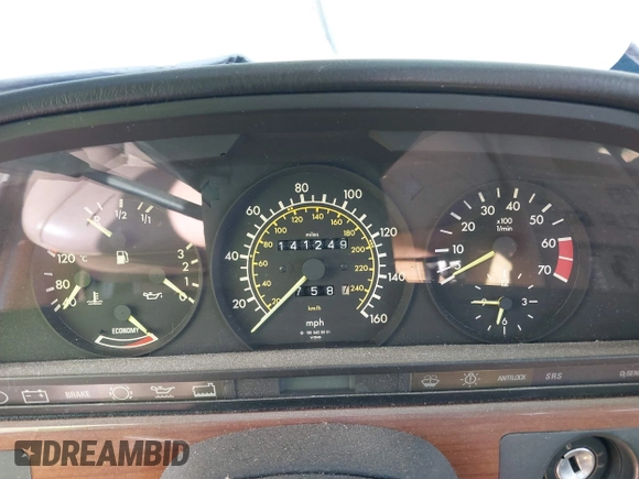 1986 Mercedes-Benz 420 Series 420SEL with VIN WDBCA35D9GA209179, listed as a IAAI auction lot 42081253 with 141,249 mi miles. Bid and sale history available at carsss.com. Image 7.