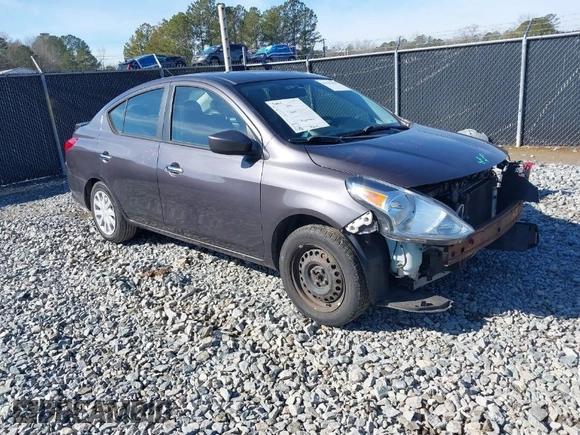2015 Nissan Versa SV with VIN 3N1CN7AP6FL827678, listed as a IAAI auction lot 41422007 with 164,141 mi miles. Bid and sale history available at carsss.com. Image 1.