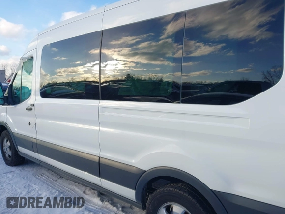 2018 Ford Transit Passenger XL z VIN 1FBAX2CM1JKA97858, wystawiony jako IAAI lot #41285058 z przebiegiem 252 805 mil mil oraz . Historia ofert i sprzedaży dostępna na DreamBid. Obrazek 14.