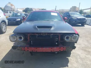 2019 Dodge Challenger R/T z VIN 2C3CDZBT2KH751102, wystawiony jako IAAI lot #42249713 z przebiegiem 35 552 mil mil oraz . Historia ofert i sprzedaży dostępna na DreamBid. Obrazek 13.