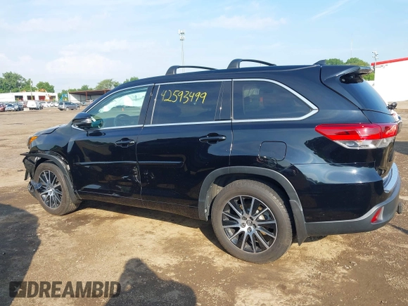 2018 Toyota Highlander SE with VIN 5TDJZRFH7JS868717, listed as a IAAI auction lot 42593499 with 83,533 mi miles and . Bid and sale history available at DreamBid. Image 14.
