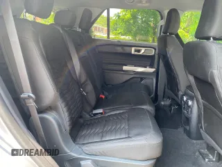 2021 Ford Explorer XLT z VIN 1FMSK8DH1MGB41704, wystawiony jako Copart lot #59941855 z przebiegiem 88 599 mil mil oraz Czysty tytuł • Clean title. Historia ofert i sprzedaży dostępna na DreamBid. Obrazek 6.