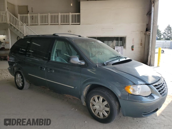 2006 Chrysler Town & Country LWB Touring with VIN 2A4GP54L56R781831, listed as a Copart auction lot 70298954 with 183,487 mi miles and Clean Title. Bid and sale history available at carsss.com. Image 4.