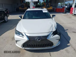 2019 Lexus ES with VIN 58ABZ1B13KU027719, listed as a IAAI auction lot 41945226 with 37,453 mi miles. Bid and sale history available at carsss.com. Image 12.
