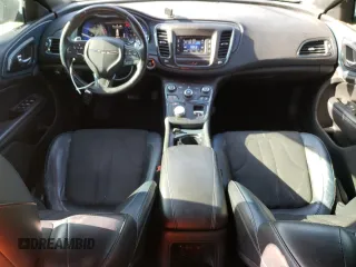 2015 Chrysler 200 S z VIN 1C3CCCBB1FN674775, wystawiony jako Copart lot #54410395 z przebiegiem 160 154 mil mil oraz Szkoda całkowita • Salvage title. Historia ofert i sprzedaży dostępna na DreamBid. Obrazek 8.
