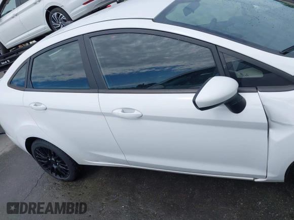 2019 Ford Fiesta SE z VIN 3FADP4BJ2KM143337, wystawiony jako IAAI lot #42179937 z przebiegiem 124 078 mil mil oraz . Historia ofert i sprzedaży dostępna na DreamBid. Obrazek 13.