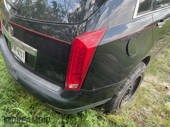 2010 Cadillac SRX z VIN 3GYFNGEY6AS517326, wystawiony jako IAAI lot #42313139 z przebiegiem 181 955 mil mil oraz . Historia ofert i sprzedaży dostępna na DreamBid. Obrazek 4.
