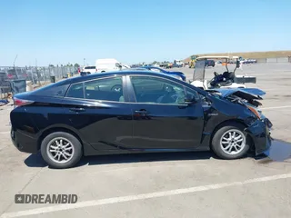 2016 Toyota Prius Four z VIN JTDKARFU7G3017018, wystawiony jako IAAI lot #42224376 z przebiegiem 74 136 mil mil oraz . Historia ofert i sprzedaży dostępna na DreamBid. Obrazek 14.