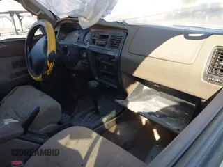 1998 Toyota 4Runner SR5 z VIN JT3GN86RXW0058568, wystawiony jako IAAI lot #38222829 z przebiegiem 217 390 mil mil oraz . Historia ofert i sprzedaży dostępna na DreamBid. Obrazek 5.