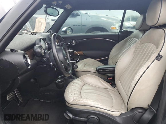 2012 MINI Convertible S z VIN WMWZP3C53CT550188, wystawiony jako Copart lot #88769895 z przebiegiem 130 696 mil mil oraz Nie do naprawy • Non repairable. Historia ofert i sprzedaży dostępna na DreamBid. Obrazek 7.