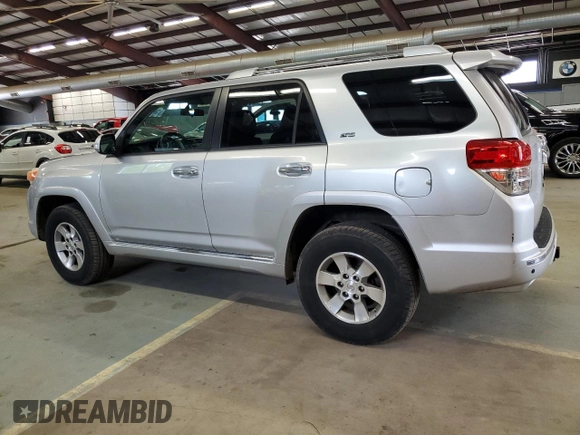 2010 Toyota 4Runner Trail z VIN JTEBU5JRXA5001972, wystawiony jako Copart lot #56277645 z przebiegiem 132 237 mil mil oraz Czysty tytuł • Clean title. Historia ofert i sprzedaży dostępna na DreamBid. Obrazek 2.