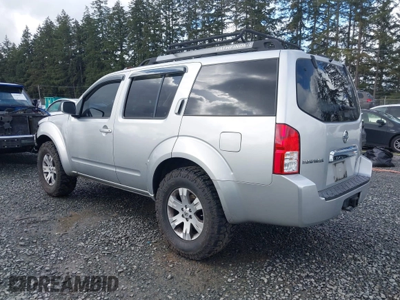 2005 Nissan Pathfinder SE z VIN 5N1AR18W35C790033, wystawiony jako IAAI lot #41949129 z przebiegiem 227 199 mil mil oraz . Historia ofert i sprzedaży dostępna na DreamBid. Obrazek 3.