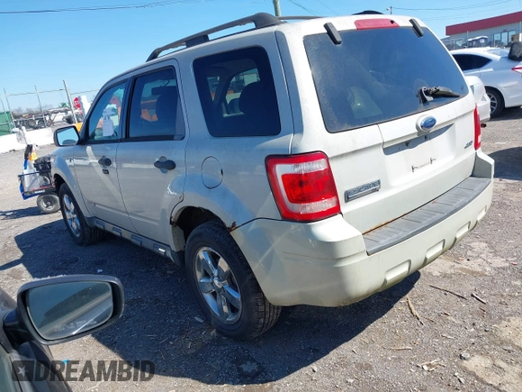 2008 Ford Escape XLT with VIN 1FMCU93198KC12899, listed as a IAAI auction lot 41768951 with 202,830 mi miles. Bid and sale history available at carsss.com. Image 3.
