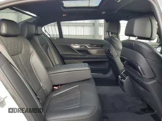 2022 BMW 7 Series 740i with VIN WBA7T2C02NCK12866, listed as a Copart auction lot 65695382 with 3,299 mi miles. Bid and sale history available at carsss.com. Image 6.