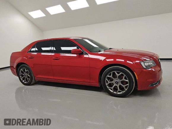 2015 Chrysler 300 S z VIN 2C3CCAGG7FH882998, wystawiony jako Copart lot #54315585 z przebiegiem 110 994 mil mil oraz Tytuł czysty. Historia ofert i sprzedaży dostępna na DreamBid. Obrazek 4.