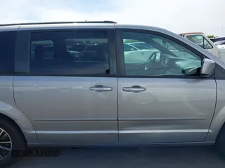 2017 Dodge Grand Caravan GT z VIN 2C4RDGEG7HR700335, wystawiony jako IAAI lot #42214277 z przebiegiem 149 372 mil mil oraz . Historia ofert i sprzedaży dostępna na DreamBid. Obrazek 13.