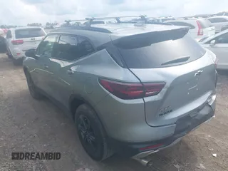 2024 Chevrolet Blazer LT z VIN 3GNKBCR46RS282636, wystawiony jako IAAI lot #42263380 z przebiegiem 17 412 mil mil oraz . Historia ofert i sprzedaży dostępna na DreamBid. Obrazek 3.