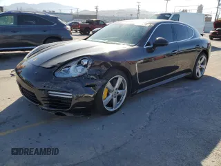 2014 Porsche Panamera Turbo z VIN WP0AC2A70EL073412, wystawiony jako Copart lot #56904385 z przebiegiem 48 035 mil mil oraz Szkoda całkowita • Salvage title. Historia ofert i sprzedaży dostępna na DreamBid. Obrazek 1.