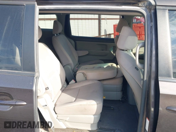 2017 Kia Sedona LX with VIN KNDMB5C11H6230541, listed as a IAAI auction lot 42034761 with 171,495 mi miles. Bid and sale history available at carsss.com. Image 8.