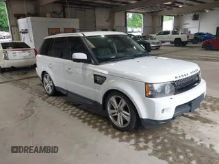 2013 Land Rover Range Rover Sport HSE Lux z VIN SALSK2D46DA812648, wystawiony jako IAAI lot #42377903 z przebiegiem 241 525 mil mil oraz . Historia ofert i sprzedaży dostępna na DreamBid. Obrazek 1.