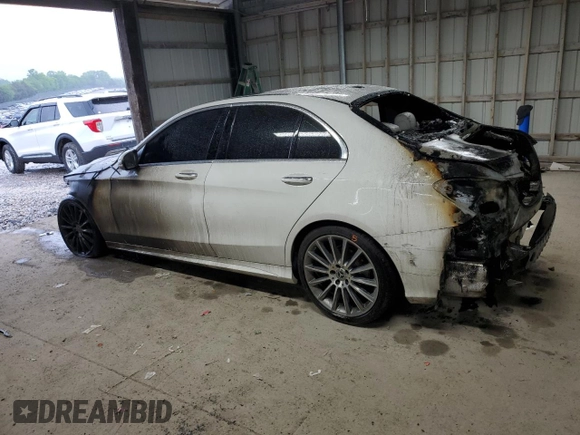 2018 Mercedes-Benz C 300 z VIN 55SWF4JB8JU237417, wystawiony jako Copart lot #57547745 z przebiegiem Nie podano mil oraz Szkoda całkowita • Salvage title. Historia ofert i sprzedaży dostępna na DreamBid. Obrazek 2.