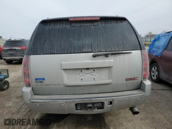 2011 GMC Yukon XL Denali z VIN 1GKS2MEF7BR330261, wystawiony jako Copart lot #45718605 z przebiegiem 158 271 mil mil oraz Szkoda całkowita • Salvage title. Historia ofert i sprzedaży dostępna na DreamBid. Obrazek 6.