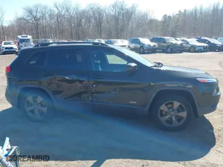 2017 Jeep Cherokee Latitude with VIN 1C4PJMCS3HW509282, listed as a IAAI auction lot 41754510 with 87,305 mi miles. Bid and sale history available at carsss.com. Image 13.