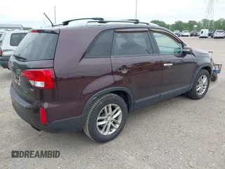 2014 Kia Sorento LX z VIN 5XYKT4A69EG510648, wystawiony jako IAAI lot #42361155 z przebiegiem 254 560 mil mil oraz . Historia ofert i sprzedaży dostępna na DreamBid. Obrazek 4.