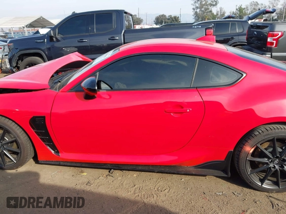 2024 Toyota GR86 Premium with VIN JF1ZNBE19R9757032, listed as a IAAI auction lot 41469686 with 2,957 mi miles. Bid and sale history available at carsss.com. Image 15.