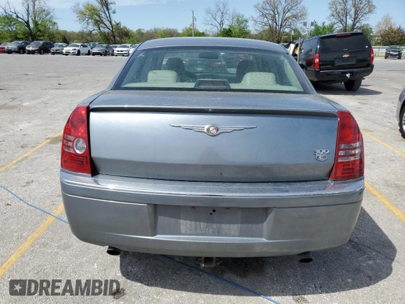 2007 Chrysler 300 C z VIN 2C3KA63H57H725971, wystawiony jako Copart lot #51793044 z przebiegiem 137 825 mil mil oraz Szkoda całkowita • Salvage title. Historia ofert i sprzedaży dostępna na DreamBid. Obrazek 6.