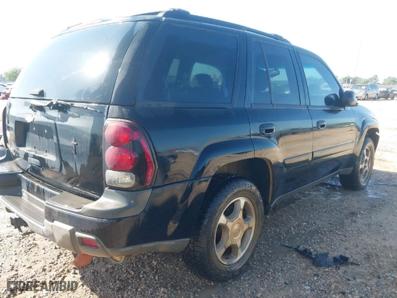 2005 Chevrolet TrailBlazer LS with VIN 1GNDS13S052317178, listed as a IAAI auction lot 41982388 with 202,218 mi miles. Bid and sale history available at carsss.com. Image 4.