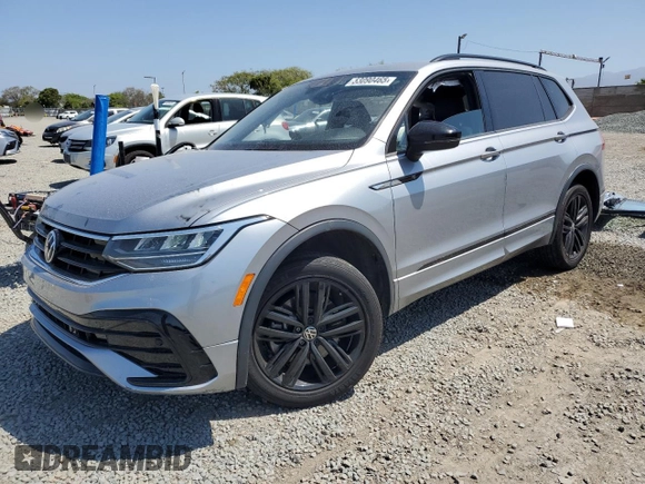 2022 Volkswagen Tiguan SE R-Line Black z VIN 3VV8B7AX9NM171563, wystawiony jako Copart lot #53090465 z przebiegiem 59 708 mil mil oraz Szkoda całkowita • Salvage title. Historia ofert i sprzedaży dostępna na DreamBid. Obrazek 1.