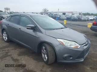 2013 Ford Focus SE z VIN 1FADP3F25DL358423, wystawiony jako IAAI lot #42257292 z przebiegiem 136 945 mil mil oraz . Historia ofert i sprzedaży dostępna na DreamBid. Obrazek 1.