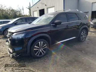 2023 Nissan Pathfinder Platinum z VIN 5N1DR3DH2PC216834, wystawiony jako Copart lot #83625134 z przebiegiem Nie podano mil oraz Szkoda całkowita • Salvage title. Historia ofert i sprzedaży dostępna na DreamBid. Obrazek 1.