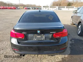 2016 BMW 3 Series 328i xDrive z VIN WBA8E3G50GNU01162, wystawiony jako IAAI lot #41934401 z przebiegiem 106 967 mil mil oraz . Historia ofert i sprzedaży dostępna na DreamBid. Obrazek 16.