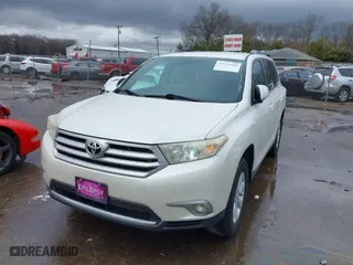 2013 Toyota Highlander with VIN 5TDZK3EH0DS098788, listed as a IAAI auction lot 41714590 with 135,317 mi miles. Bid and sale history available at carsss.com. Image 2.