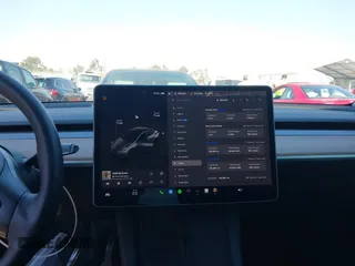2022 Tesla Model Y Long Range z VIN 7SAYGDEE4NF522698, wystawiony jako IAAI lot #41287885 z przebiegiem 82 306 mil mil oraz . Historia ofert i sprzedaży dostępna na DreamBid. Obrazek 18.
