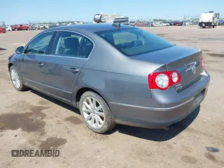 2006 Volkswagen Passat Lux z VIN WVWEK93C66E032649, wystawiony jako IAAI lot #42516172 z przebiegiem 215 070 mil mil oraz . Historia ofert i sprzedaży dostępna na DreamBid. Obrazek 3.