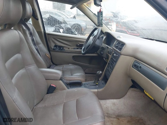 1998 Volvo S70 with VIN YV1LS5574W3526725, listed as a IAAI auction lot 40676024 with 241,558 mi miles. Bid and sale history available at carsss.com. Image 5.