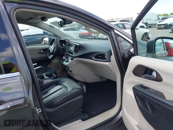 2017 Chrysler Pacifica Touring L z VIN 2C4RC1BG9HR613024, wystawiony jako IAAI lot #42112148 z przebiegiem 125 898 mil mil oraz . Historia ofert i sprzedaży dostępna na DreamBid. Obrazek 5.