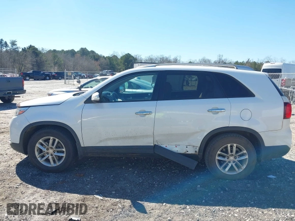 2014 Kia Sorento LX with VIN 5XYKT4A68EG521124, listed as a IAAI auction lot 41670919 with 181,722 mi miles. Bid and sale history available at carsss.com. Image 14.