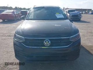 2024 Volkswagen Tiguan SE R-Line Black с VIN 3VVCB7AX7RM036985, выставлен на аукционе IAAI как лот 41709085 с пробегом 19 255 миль миль и . История ставок и продаж доступна на DreamBid. Изображение 13.