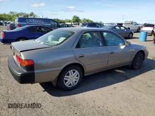 2000 Toyota Camry CE z VIN 4T1BG22K0YU692937, wystawiony jako Copart lot #57456985 z przebiegiem 116 617 mil mil oraz Szkoda całkowita • Salvage title. Historia ofert i sprzedaży dostępna na DreamBid. Obrazek 3.