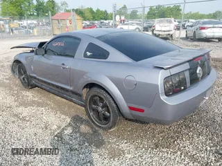 2007 Ford Mustang Deluxe with VIN 1ZVFT80N375332942, listed as a IAAI auction lot 42247026 with 91,352 mi miles and . Bid and sale history available at DreamBid. Image 3.