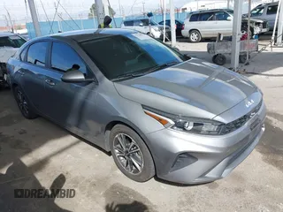 2023 Kia Forte LXS z VIN 3KPF24AD2PE505360, wystawiony jako IAAI lot #41764993 z przebiegiem 21 518 mil mil oraz . Historia ofert i sprzedaży dostępna na DreamBid. Obrazek 1.