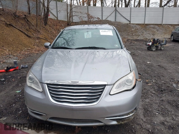 2014 Chrysler 200 Touring with VIN 1C3CCBBB1EN165049, listed as a IAAI auction lot 42005572 with 117,673 mi miles and . Bid and sale history available at carsss.com. Image 13.