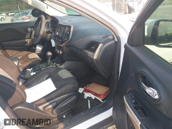 2018 Jeep Cherokee Latitude with VIN 1C4PJLCB3JD552189, listed as a IAAI auction lot 42350120 with 135,627 mi miles and . Bid and sale history available at DreamBid. Image 5.