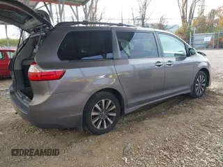 2018 Toyota Sienna XLE with VIN 5TDDZ3DC8JS207490, listed as a IAAI auction lot 40890775 with 97,260 mi miles. Bid and sale history available at carsss.com. Image 4.