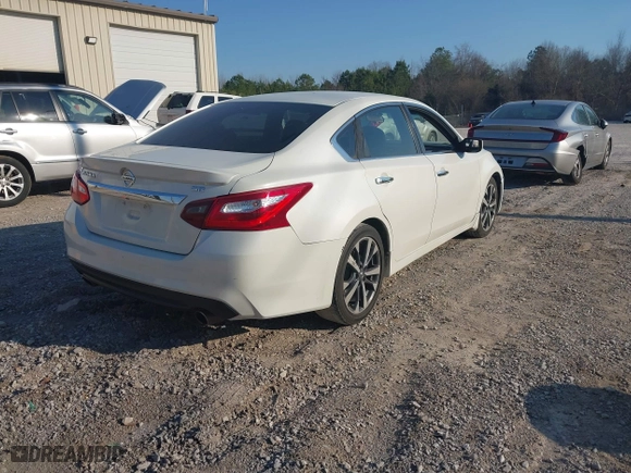 2016 Nissan Altima 2.5 SL with VIN 1N4AL3AP5GC262054, listed as a IAAI auction lot 41626450 with 147,226 mi miles. Bid and sale history available at carsss.com. Image 4.